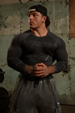 YLA12.16.25D1-13D1-29Warehouse_GG_SOCIAL_127_93ec3ed8-aa42-4691-b6b7-ec8194ea2d76 8066 - Superman Compression Longsleeves